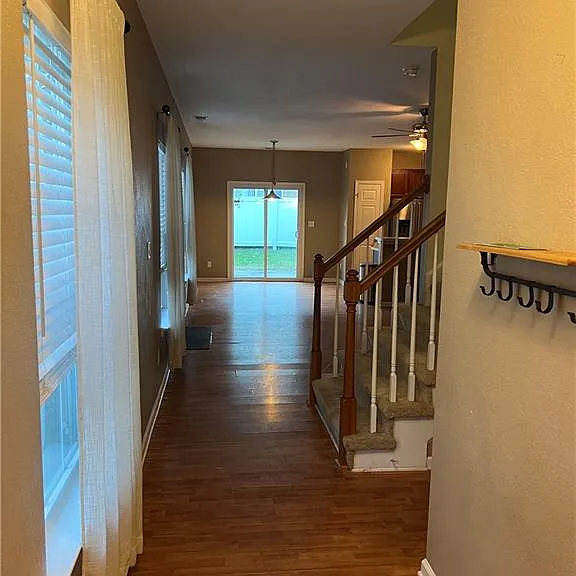 305 Garcia Dr — Photo 2