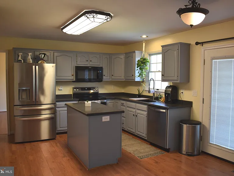 2174 E Greenleaf Dr — Photo 6