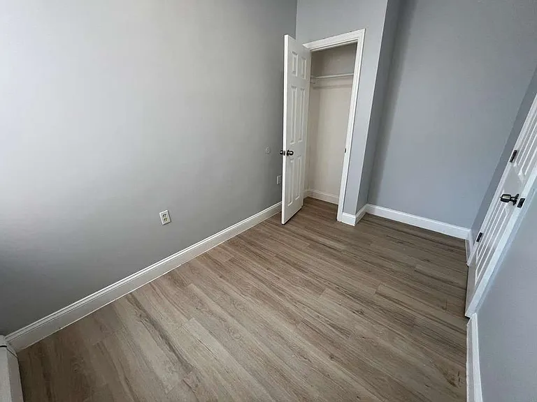 596 River St #6 — Photo 6