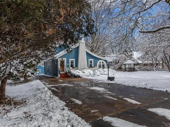 5025 Parish Dr, Roeland Park, KS 66205