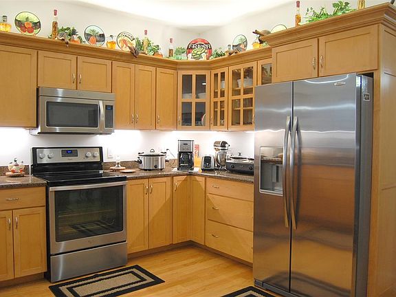 3rd image of 23 Doral Ct