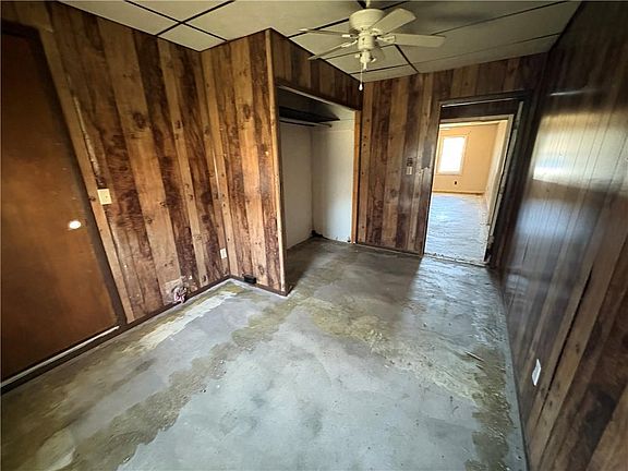 5th image of 2305 Castle Ln