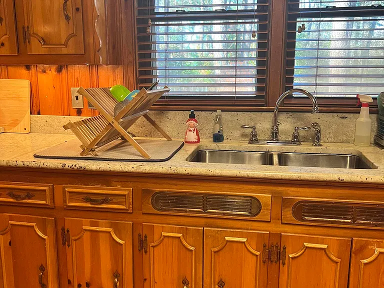 1811 Rosewood Dr — Photo 9