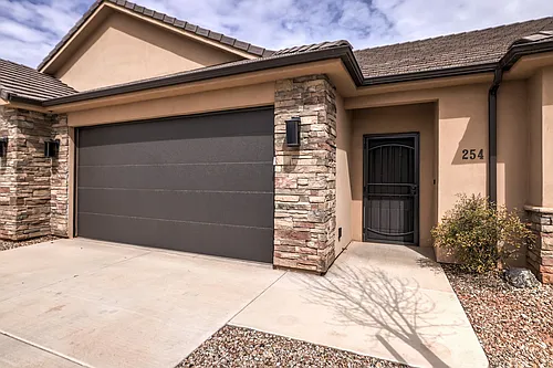 254 W 200 S Photo 1