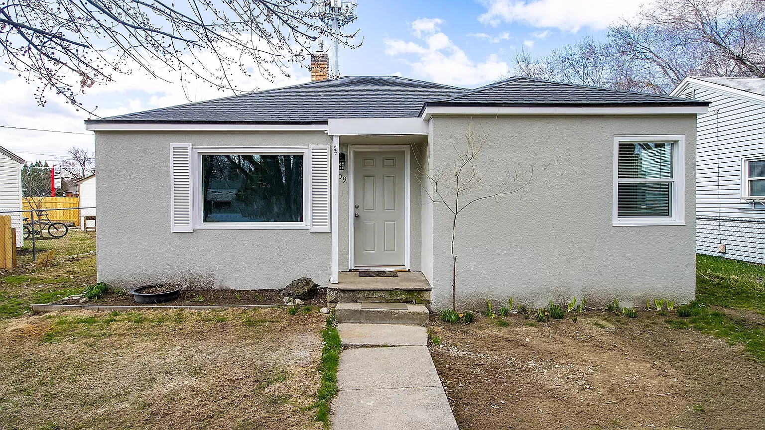 2 bed, 940 sqft, $1,800 — Photo 1
