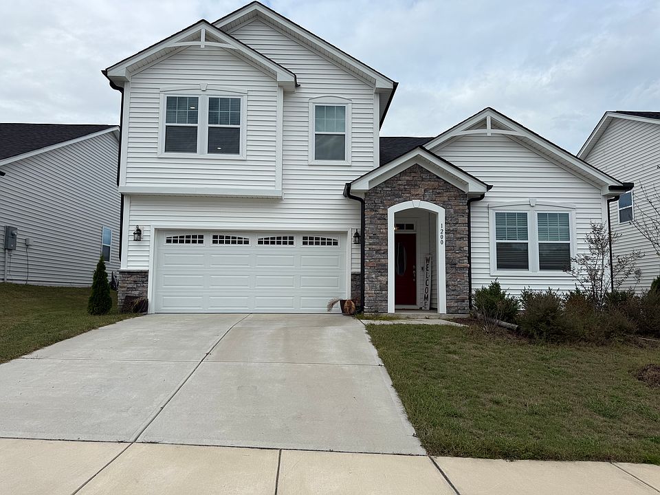 Single family home with 3 BR/ 2.5 Baths plus Office/Flex room and 2-car garage