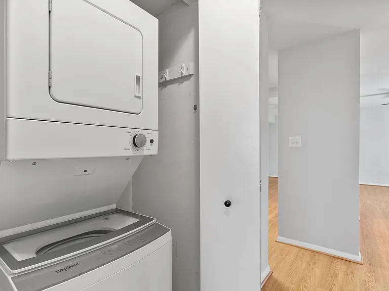 208 Victor Pkwy #A — Photo 18