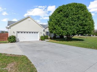 413 John Deere Ct, Richlands, NC 28574
