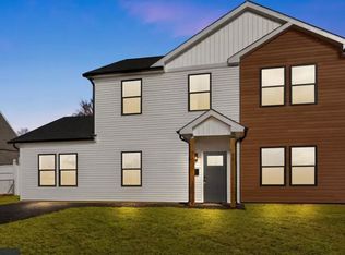 52 Huckleberry Ln, Levittown, PA