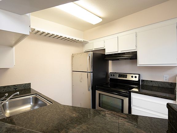 5th image of 303 Market St #320