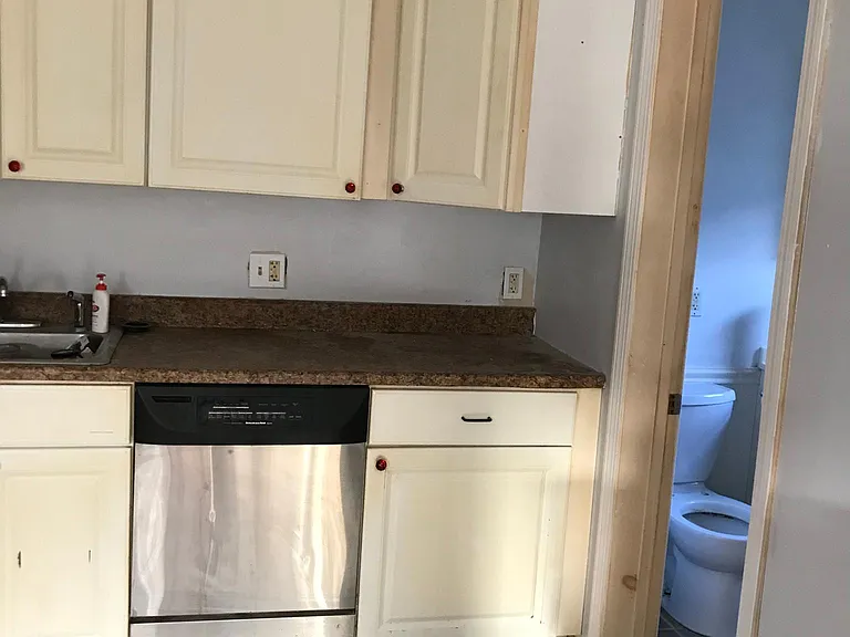 230 Chestnut St #B — Photo 6