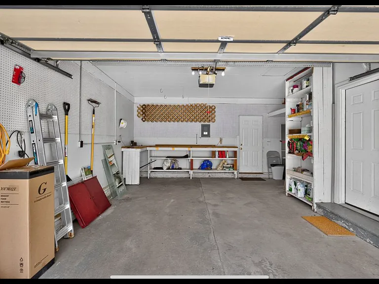 1410 NW Pebble Dr — Photo 3