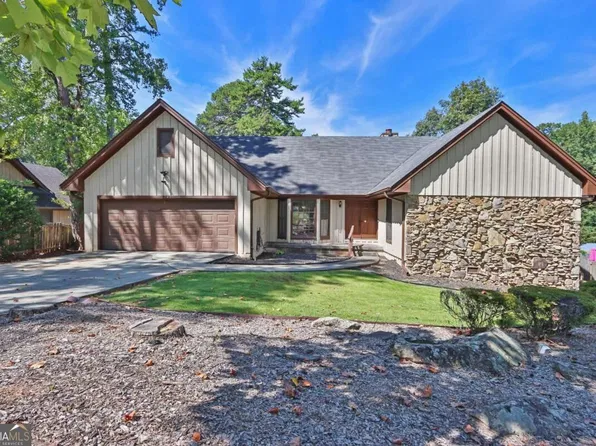 1749 S Hidden Hills Pkwy, Stone Mountain, GA 30088