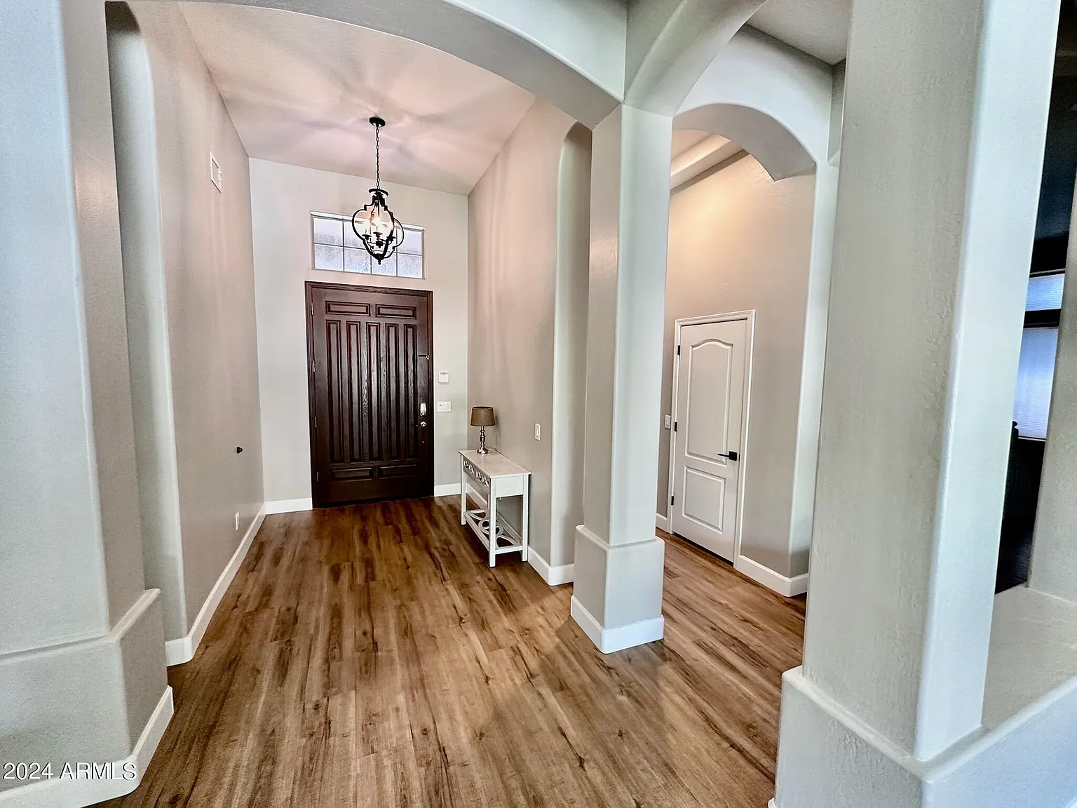 5 bed, 5.0 bath, 4274 sqft, $7,500 — Photo 4