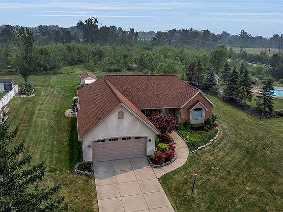 2nd image of 3921 Wildwing Dr