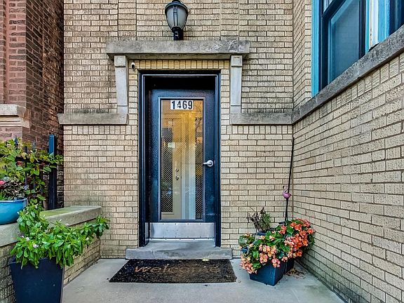 3rd image of 1469 W Winona St APT 2