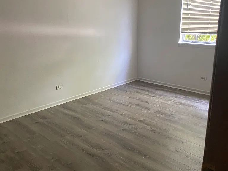 549 E Shag Bark Ln #B — Photo 2