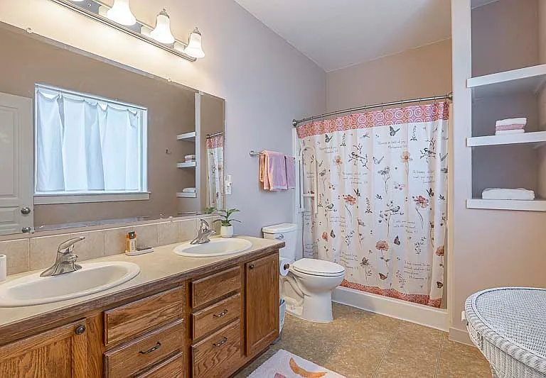 3928 Bentley Dr NE — Photo 14