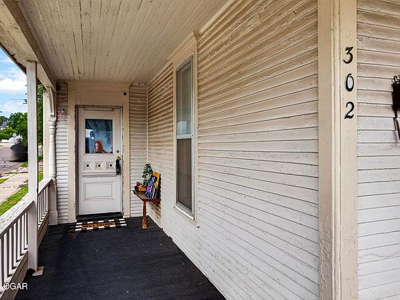 4th image of 302 N Joplin Ave