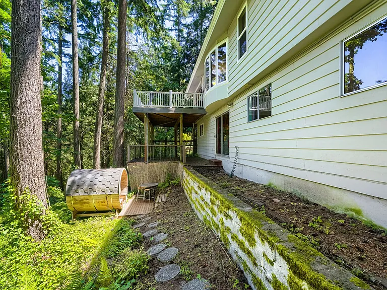 24714 SE Mirrormont Way — Photo 32