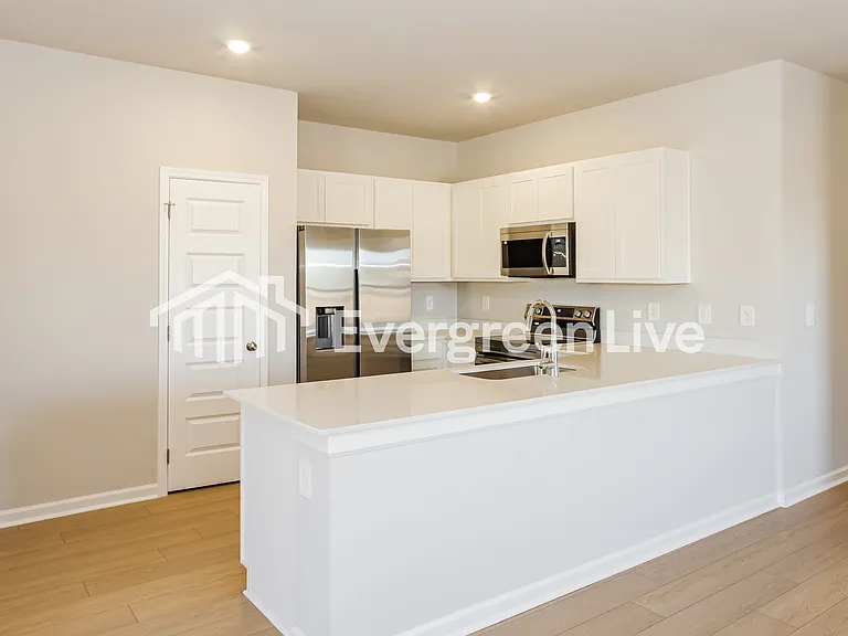 17727 Denham Cir — Photo 5