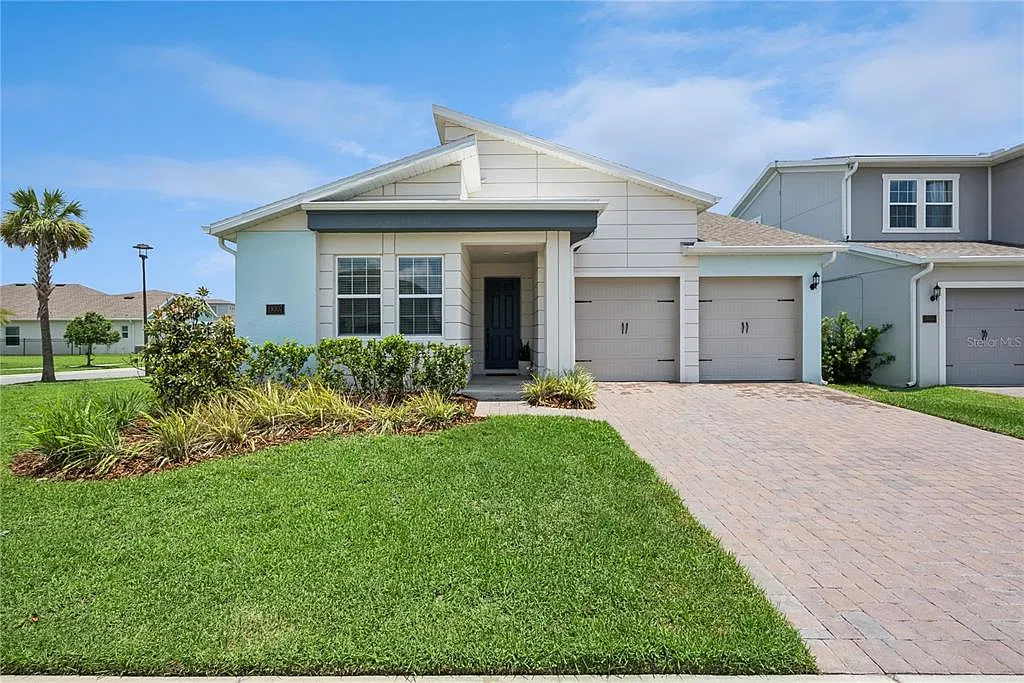 3 bed, 2.0 bath, 2179 sqft, $3,200 — Photo 2