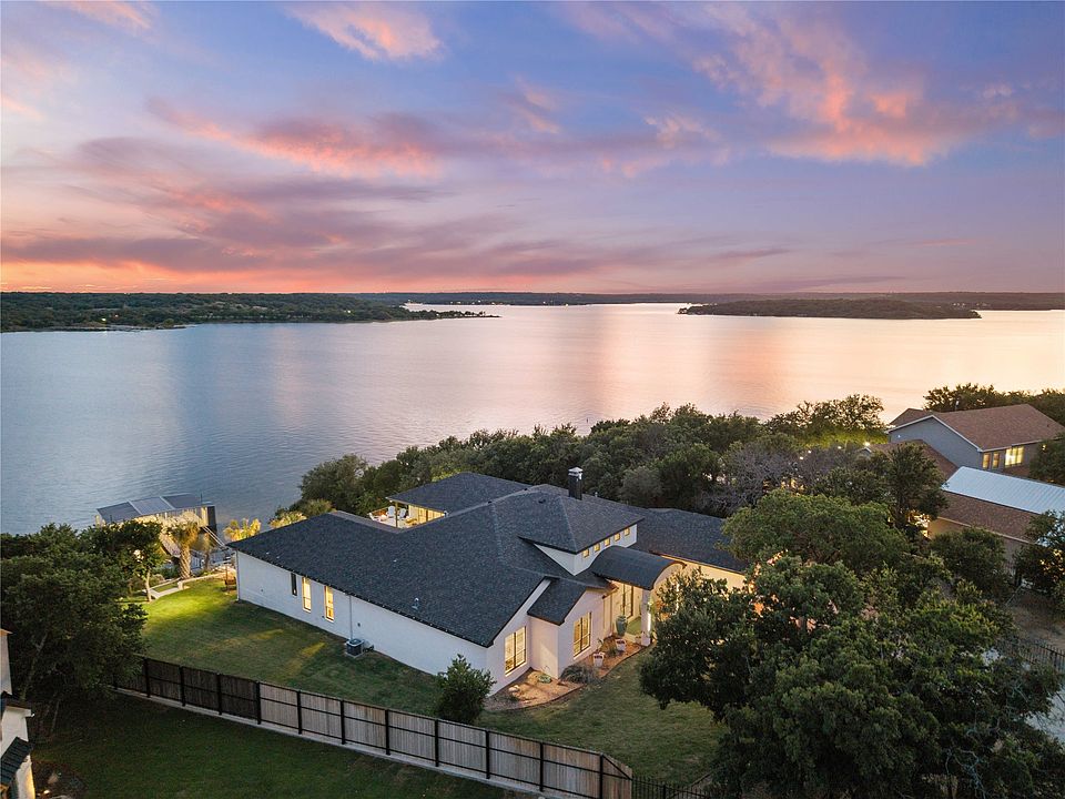 1st image of 582 Oak Point Dr