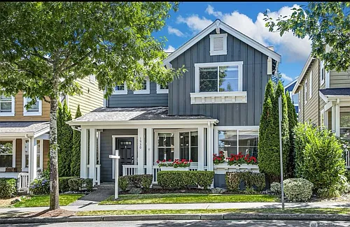 1930 25th Ave NE Photo 1