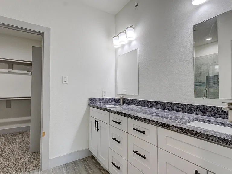 6043 Rivendell Dr — Photo 30