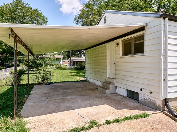 3rd image of 8503 Betty Lee Ave