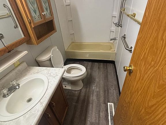 4th image of 50537 Manhatten Dr