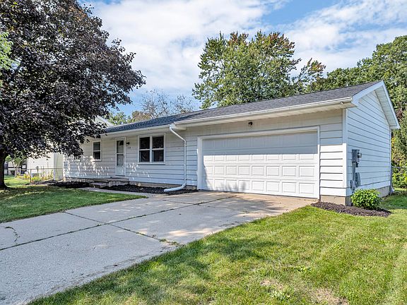 3rd image of 328 Village Dr