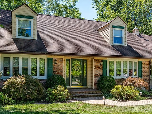4th image of 3177 Southfield Dr