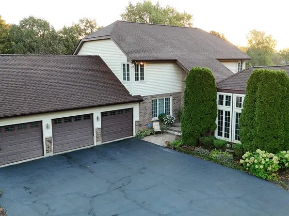 2205 Applecross Rd, Inverness, IL 60010