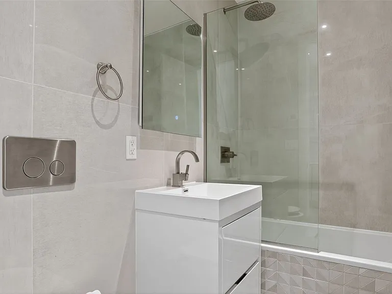 1129 Halsey St #4R — Photo 7