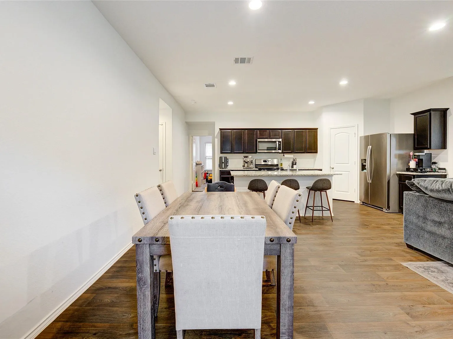3 bed, 4.0 bath, 1621 sqft, $2,200 — Photo 4