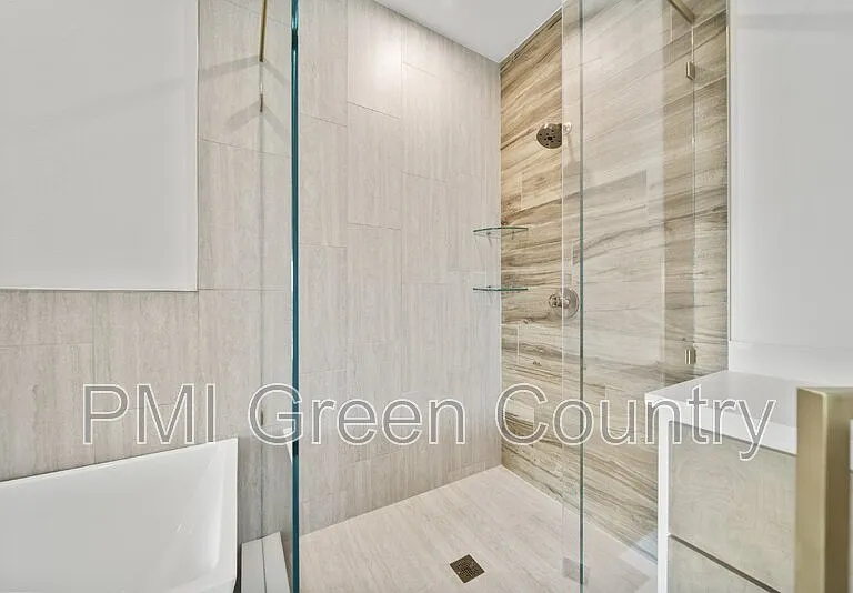 118 E Elgin St — Photo 24