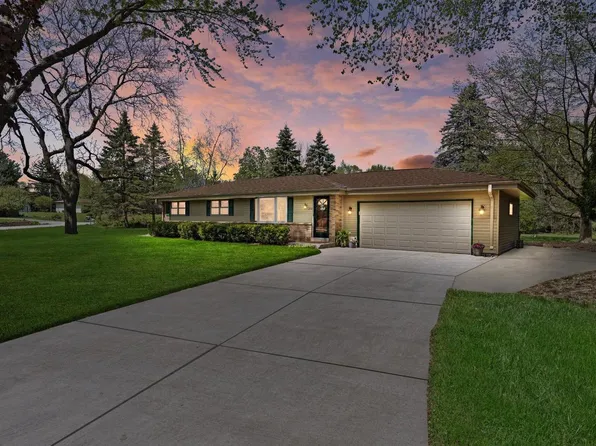2710 Harmony CIRCLE, Brookfield, WI 53045
