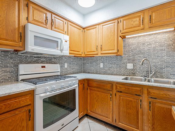 3rd image of 210 Cardinal Loop