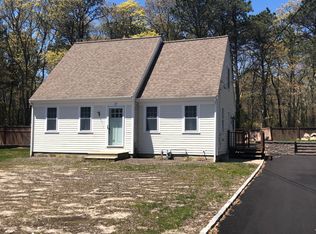 27 Oakview Ter, Hyannis, MA 02601