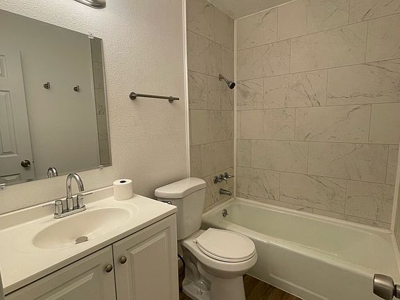 3rd image of 2403 Grandview Pl Unit 16