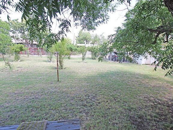 4th image of 303 E Sul Ross Ave