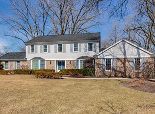 950 W Old Mill Rd, Lake Forest, IL 60045