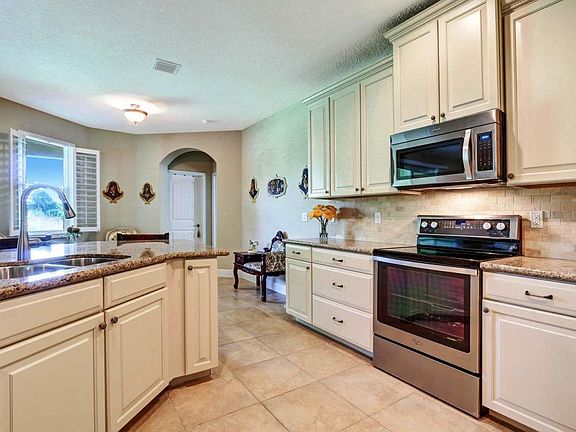 Kitchen - Eating Area