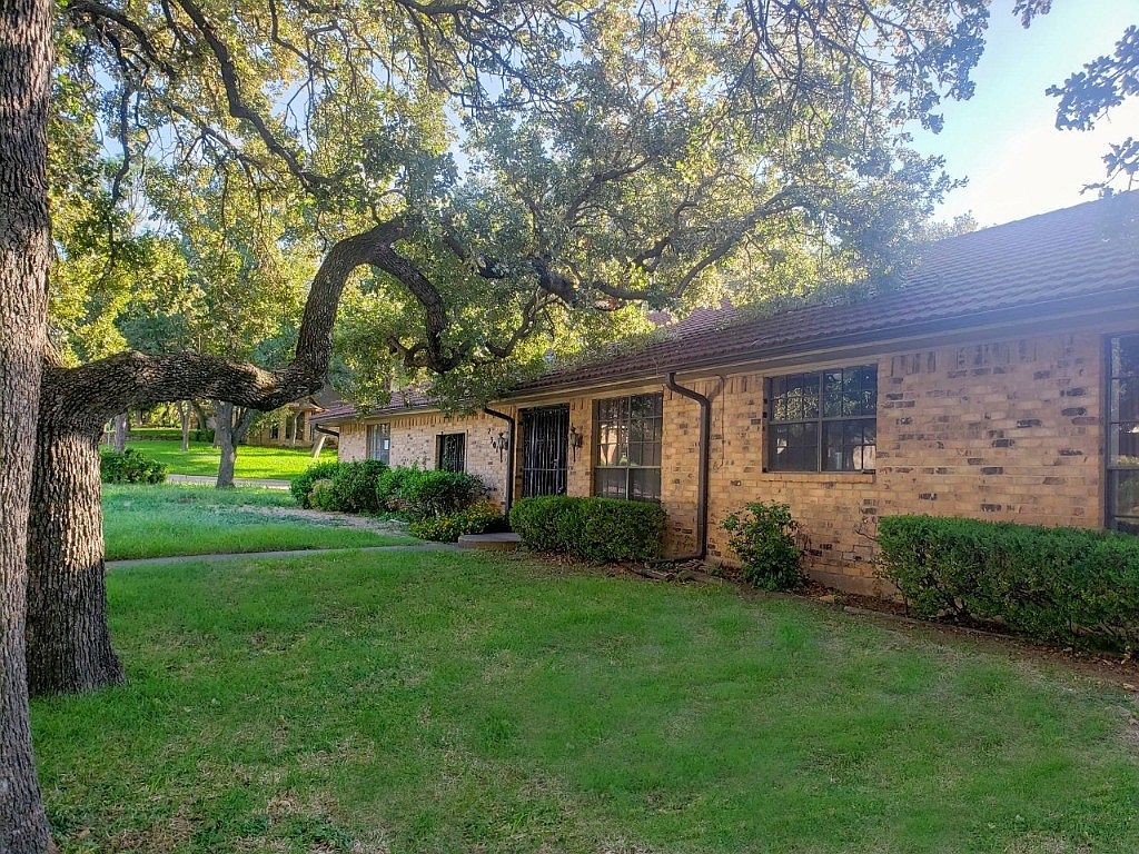 2301 Hurstview Dr, Hurst, TX 76054 Zillow