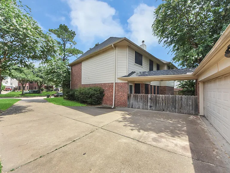 23003 Governorshire Dr — Photo 48