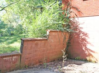 2950 S Natural Bridge Dr, Springfield, MO 65809