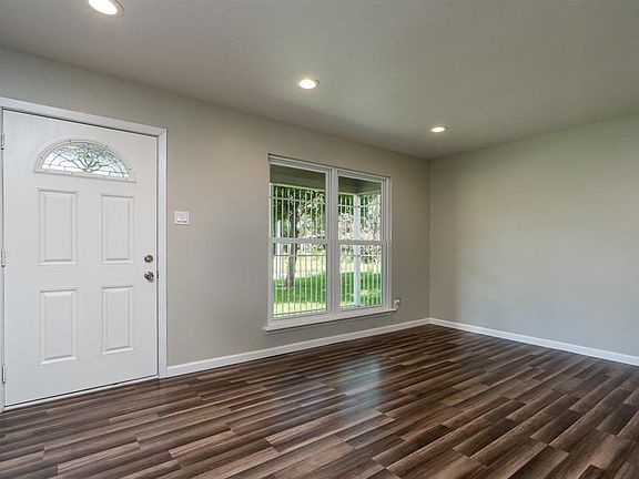 3rd image of 7343 Marilyn Ln