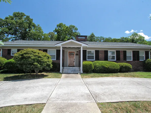 1322 Riverside Dr, Gainesville, GA 30501