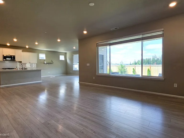 4342 Acacia Ln SE — Photo 3
